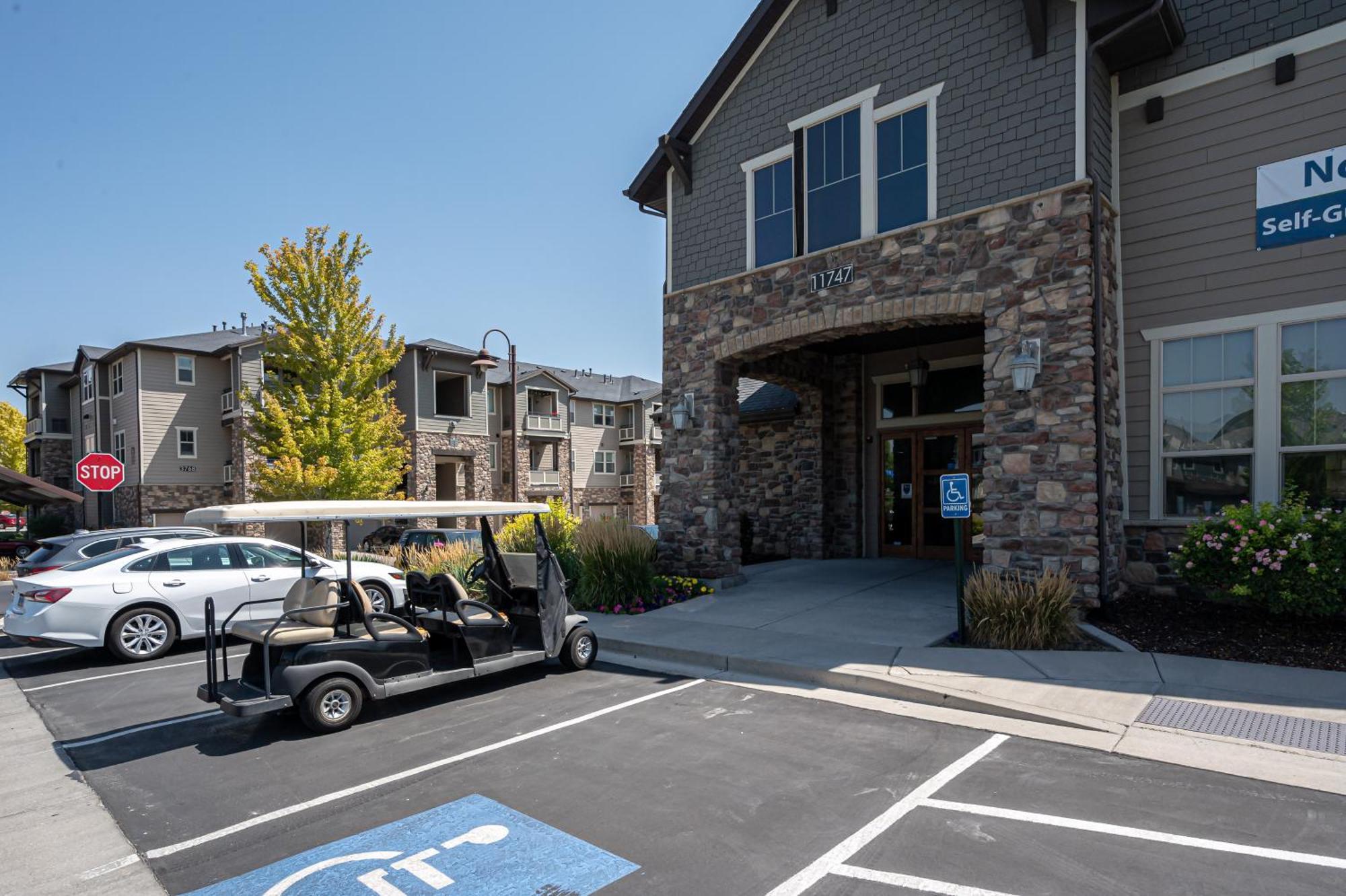 Butterfly Themed Kings Apartment With Private Garage & Access To Lux Hot Tub, Bbq & Gym South Jordan Exteriér fotografie